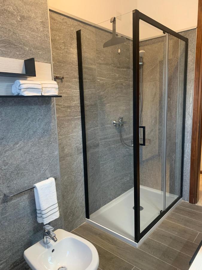 Lario Promenade: Family Friendly Apartment In Como Exteriör bild